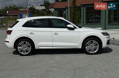 Позашляховик / Кросовер Audi Q5 2018 в 