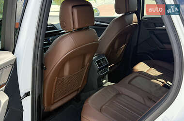 Позашляховик / Кросовер Audi Q5 2018 в 