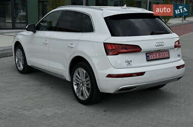 Внедорожник / Кроссовер Audi Q5 2018 в 