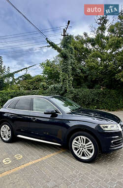 Внедорожник / Кроссовер Audi Q5 2018 в 