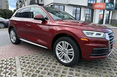 Внедорожник / Кроссовер Audi Q5 2018 в 