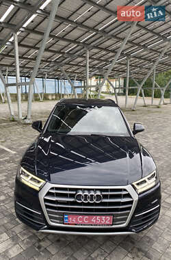 Внедорожник / Кроссовер Audi Q5 2017 в 