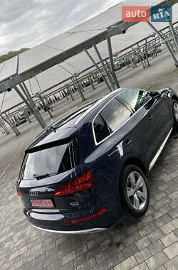 Внедорожник / Кроссовер Audi Q5 2017 в 