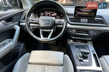 Внедорожник / Кроссовер Audi Q5 2017 в 