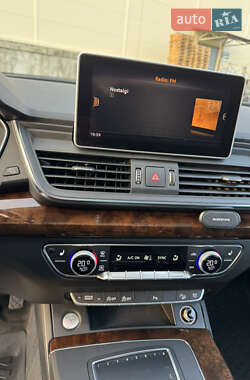 Внедорожник / Кроссовер Audi Q5 2016 в 