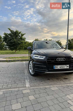 Внедорожник / Кроссовер Audi Q5 2016 в 
