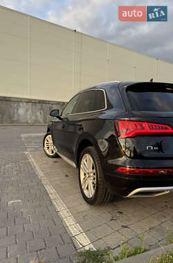 Внедорожник / Кроссовер Audi Q5 2016 в 