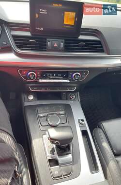 Внедорожник / Кроссовер Audi Q5 2020 в 