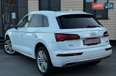 Внедорожник / Кроссовер Audi Q5 2018 в 