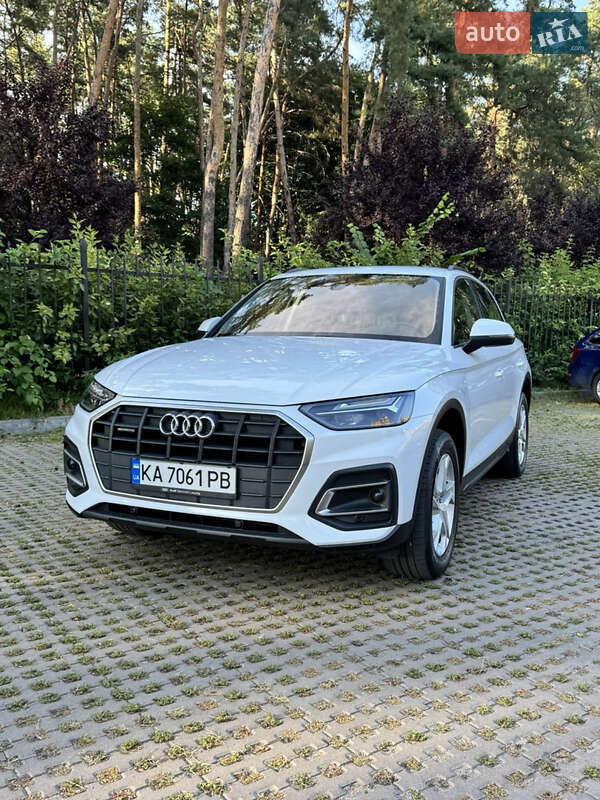 Внедорожник / Кроссовер Audi Q5 2021 в 