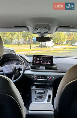 Внедорожник / Кроссовер Audi Q5 2021 в 
