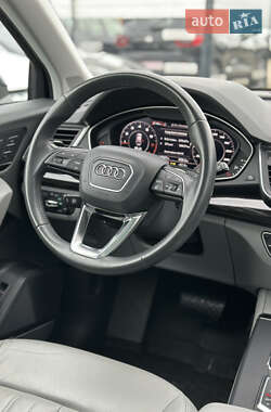 Внедорожник / Кроссовер Audi Q5 2018 в 