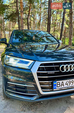 Внедорожник / Кроссовер Audi Q5 2018 в 