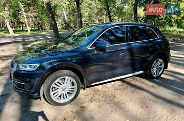 Внедорожник / Кроссовер Audi Q5 2018 в 