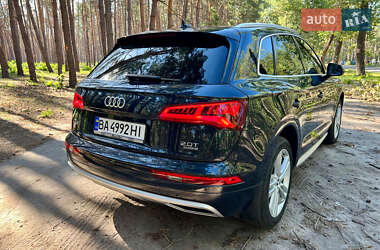 Внедорожник / Кроссовер Audi Q5 2018 в 