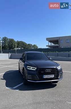 Внедорожник / Кроссовер Audi Q5 2018 в 