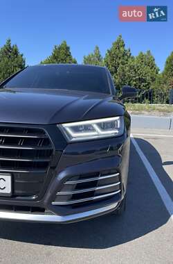 Внедорожник / Кроссовер Audi Q5 2018 в 