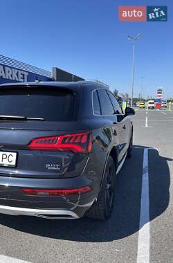 Внедорожник / Кроссовер Audi Q5 2018 в 