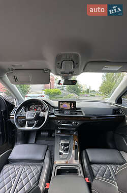 Внедорожник / Кроссовер Audi Q5 2018 в 