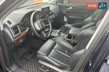 Внедорожник / Кроссовер Audi Q5 2017 в 