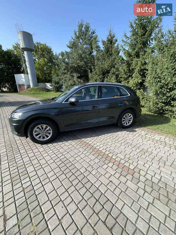 Внедорожник / Кроссовер Audi Q5 2017 в Мукачево
