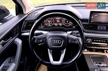 Внедорожник / Кроссовер Audi Q5 2017 в 