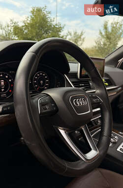 Внедорожник / Кроссовер Audi Q5 2017 в 