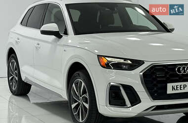 Позашляховик / Кросовер Audi Q5 2022 в 