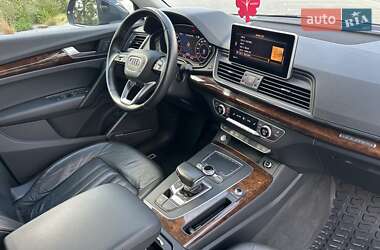Внедорожник / Кроссовер Audi Q5 2017 в 