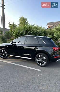 Внедорожник / Кроссовер Audi Q5 2017 в 