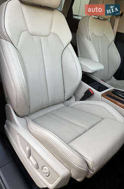 Внедорожник / Кроссовер Audi Q5 2023 в 