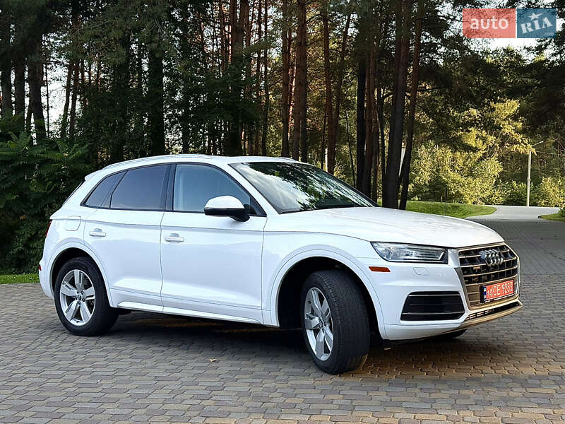 Внедорожник / Кроссовер Audi Q5 2017 в Новояворовске