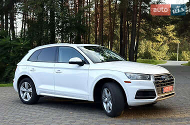 Внедорожник / Кроссовер Audi Q5 2017 в 