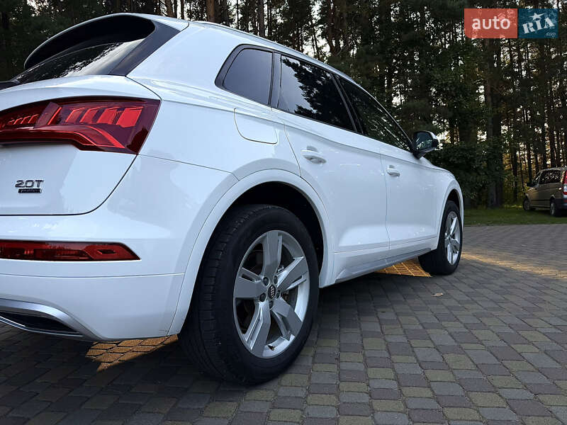 Внедорожник / Кроссовер Audi Q5 2017 в Новояворовске