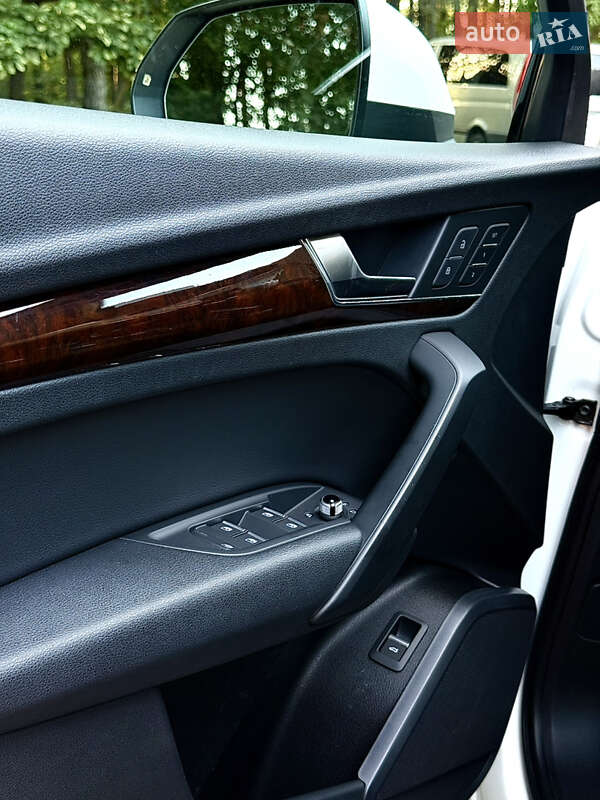 Внедорожник / Кроссовер Audi Q5 2017 в Новояворовске