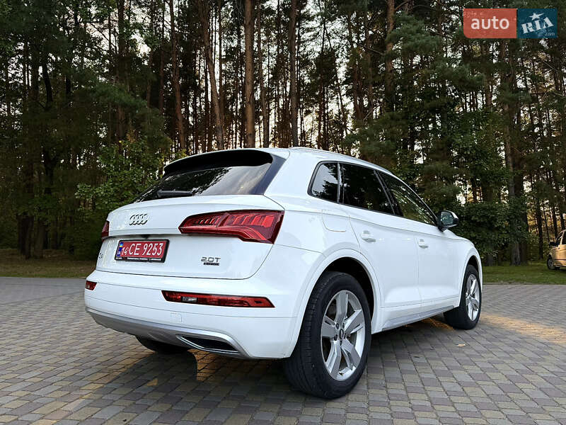 Внедорожник / Кроссовер Audi Q5 2017 в Новояворовске