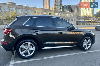Внедорожник / Кроссовер Audi Q5 2017 в 