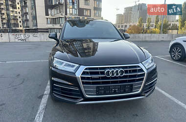 Внедорожник / Кроссовер Audi Q5 2017 в 