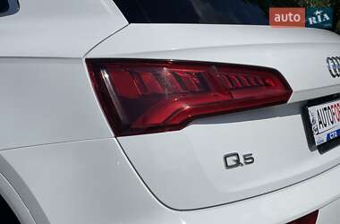 Внедорожник / Кроссовер Audi Q5 2018 в 