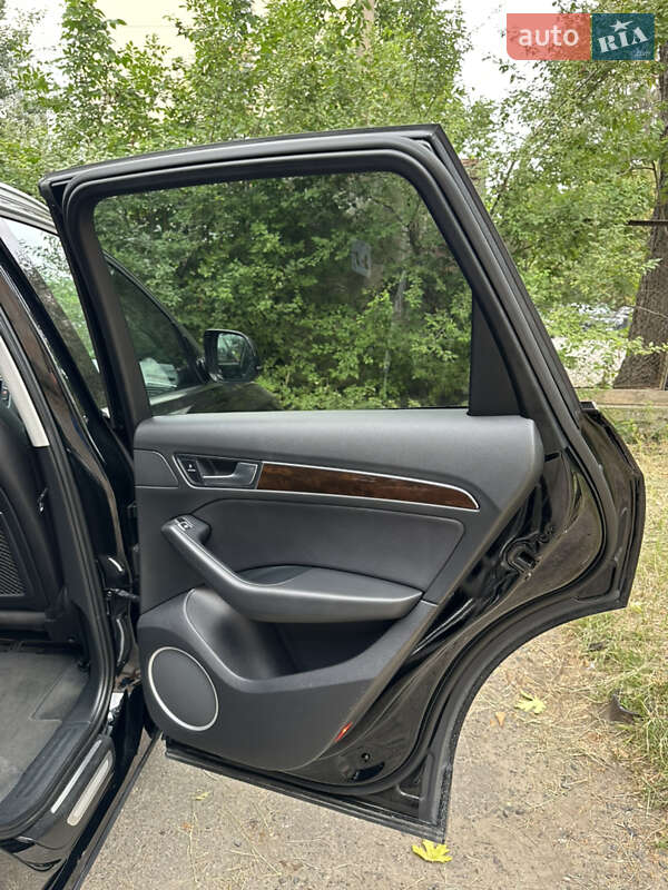 Позашляховик / Кросовер Audi Q5 2015 в Львові