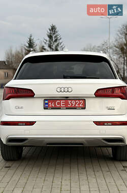 Внедорожник / Кроссовер Audi Q5 2018 в 