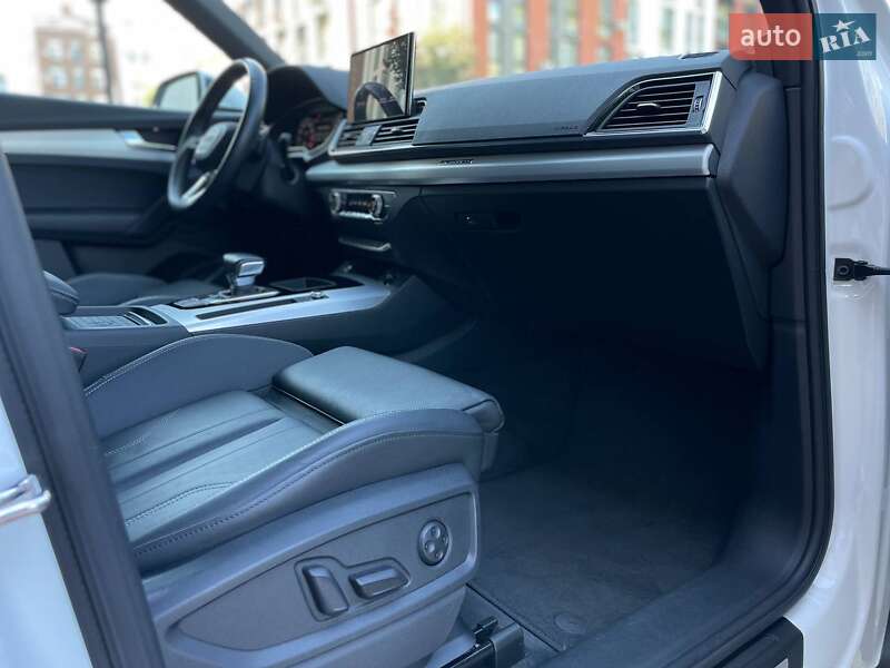 Внедорожник / Кроссовер Audi Q5 2021 в Киеве