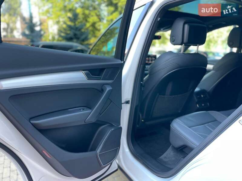 Внедорожник / Кроссовер Audi Q5 2021 в Киеве