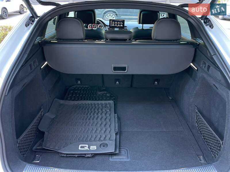 Внедорожник / Кроссовер Audi Q5 2021 в Киеве