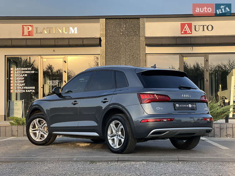 Позашляховик / Кросовер Audi Q5 2017 в Ужгороді