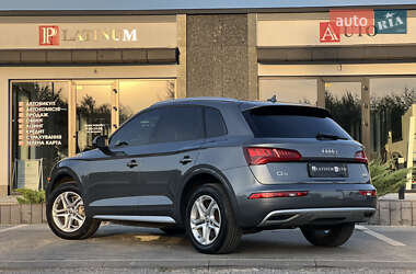 Внедорожник / Кроссовер Audi Q5 2017 в 