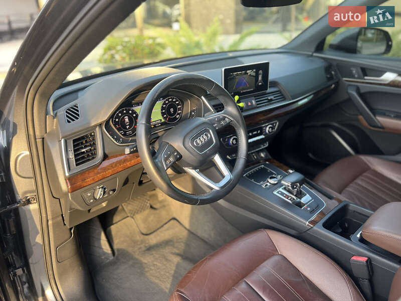 Позашляховик / Кросовер Audi Q5 2017 в Ужгороді