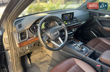 Внедорожник / Кроссовер Audi Q5 2017 в 