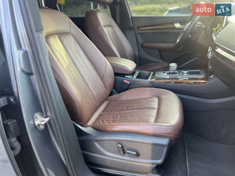 Позашляховик / Кросовер Audi Q5 2017 в Ужгороді