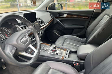 Внедорожник / Кроссовер Audi Q5 2018 в 